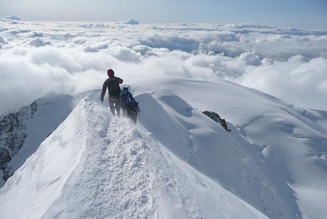 Descending the amazing snow ridge from Mont Blanc 4810m