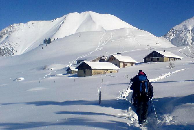 Photo: snowshoeing towards Mont Truc