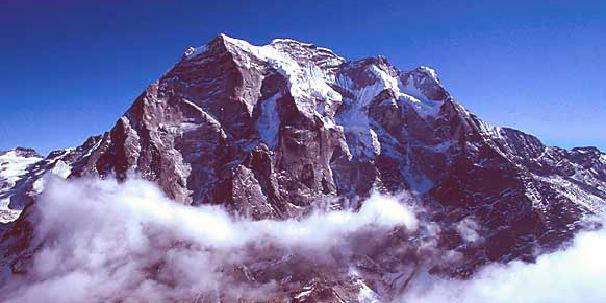 The impressive West Face of Mera Peak, don't worry, we ascend the far side !!!