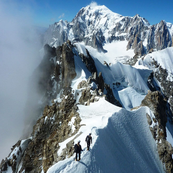 Two climbers traversing the Arete du Rochefort