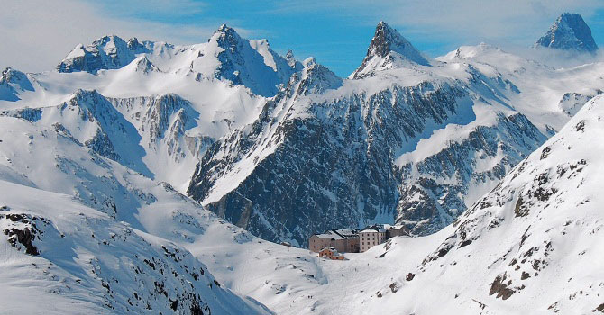 The amazing location of the Hospice du Grand Saint Bernard monastery