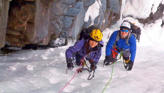 Climbing on Cascade Lillaz in Val de Cogne