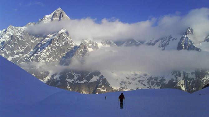 Ascending to the Tête Entre Deux Sauts