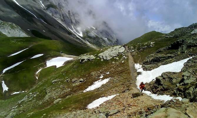 Ascending from the Col du Bonhomme on the TMB